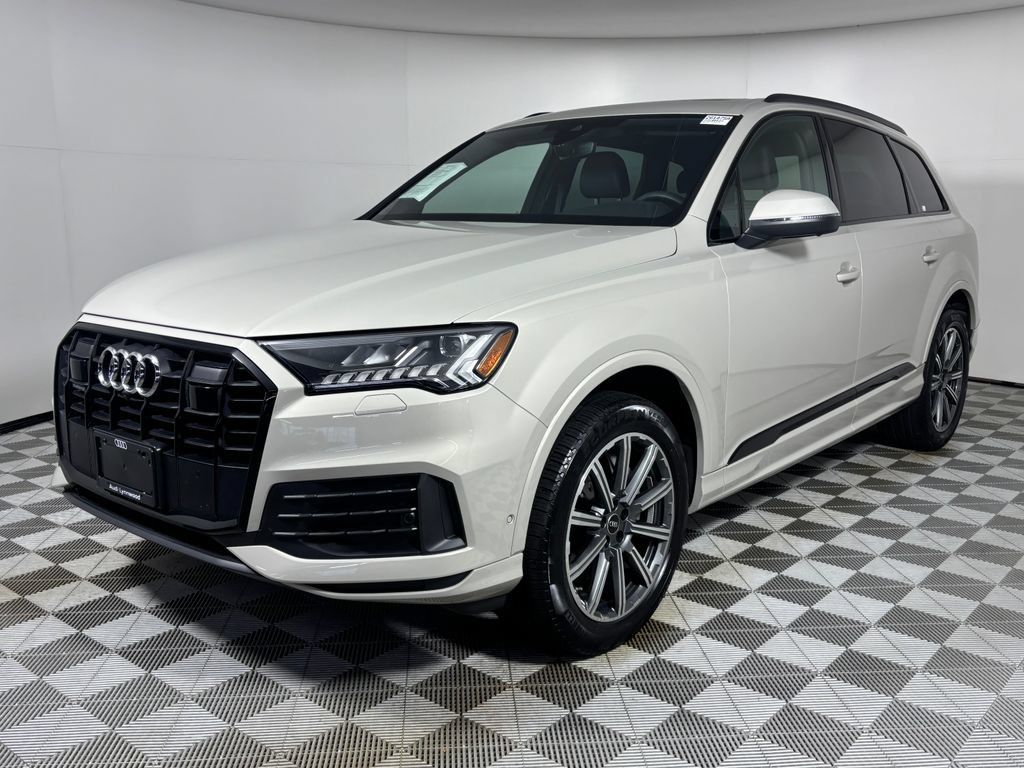Used 2023 Audi Q7 2.0T Premium Plus w/ Premium Plus Package AWD/4WD image 3