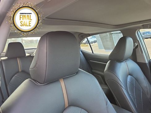 Used 2018 Toyota Camry XLE image 23