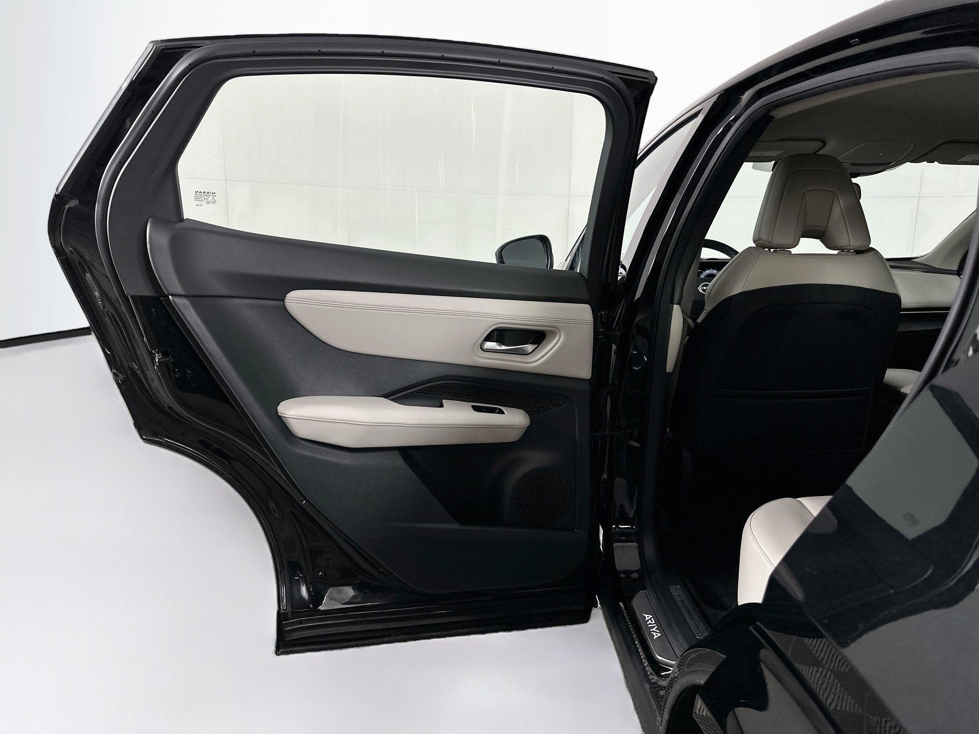 Used 2023 Nissan Ariya AWD image 27