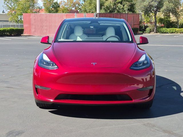Used 2024 Tesla Model Y Long Range AWD/4WD image 2