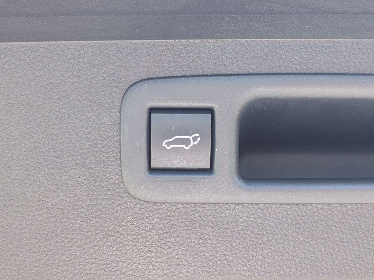 Used 2021 Toyota Highlander Limited FWD image 36
