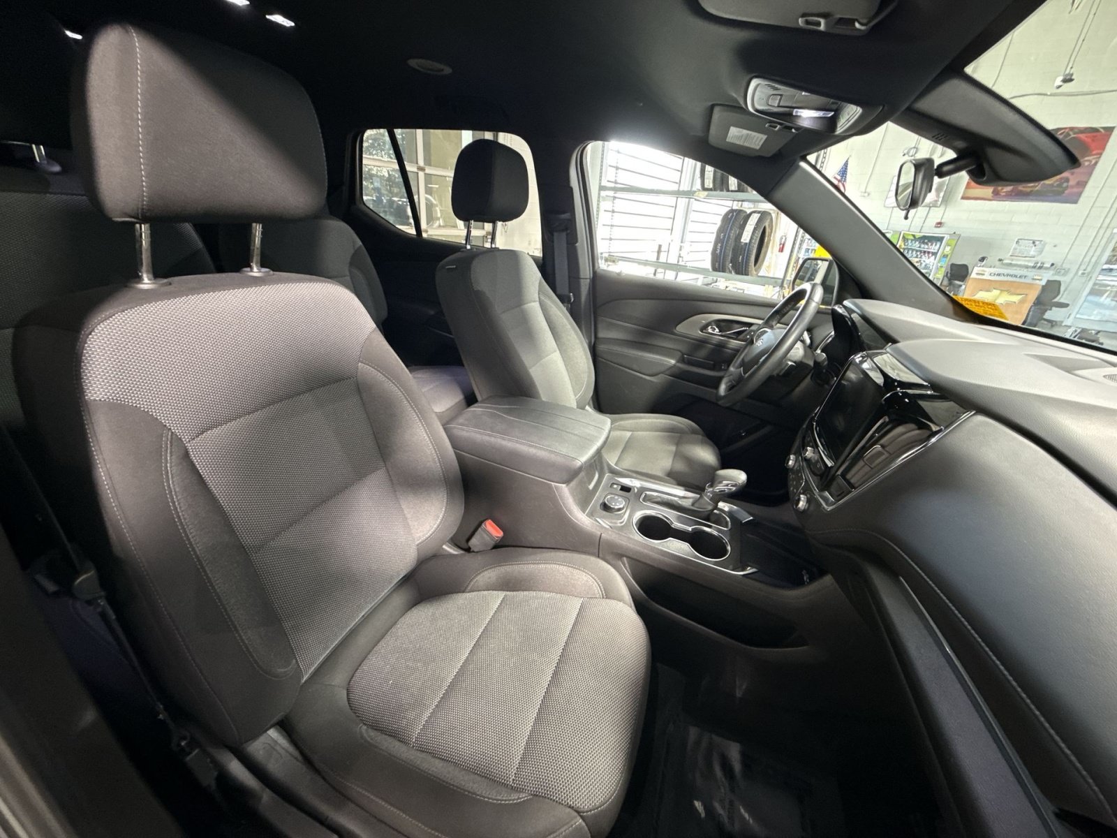 Used 2023 Chevrolet Traverse LT AWD/4WD image 28