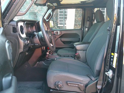 Used 2024 Jeep Gladiator Sport image 15