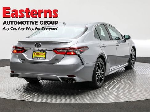 Used 2024 Toyota Camry SE FWD image 5