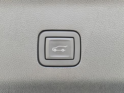 Used 2024 Chevrolet Suburban RST w/ Luxury Package RWD image 12