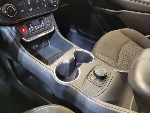 Used 2020 GMC Terrain SLE image 26