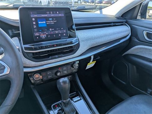 Used 2022 Jeep Compass Latitude image 17