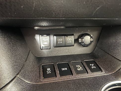 Used 2018 Toyota Highlander XLE AWD/4WD image 34