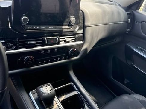 Used 2025 Nissan Pathfinder SV FWD image 8