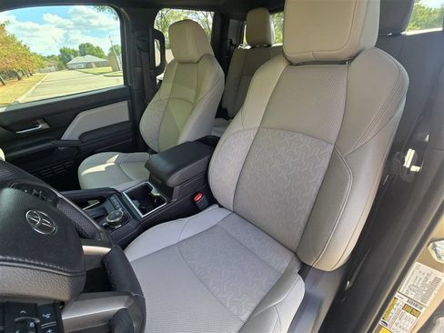 Used 2024 Toyota Tacoma Limited w/ Limited Package (LT) AWD/4WD image 11