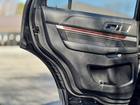 Used 2017 Ford Explorer Platinum image 15