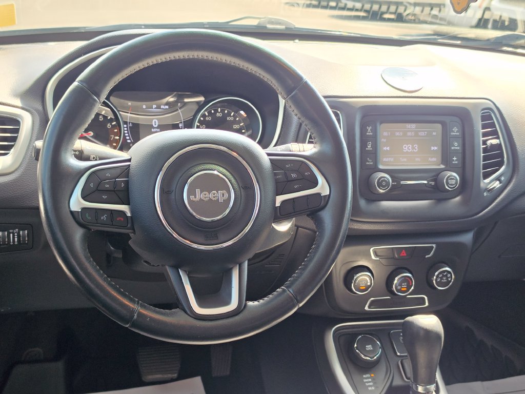 Used 2018 Jeep Compass Latitude AWD/4WD image 35