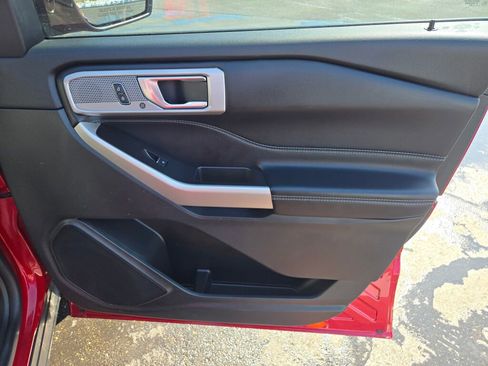 Used 2021 Ford Explorer Limited w/ Equipment Group 301A image 6