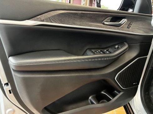Used 2023 Jeep Grand Cherokee 4WD 4xe image 16