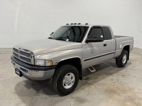 Used 2001 Dodge Ram 2500 Truck ST image 2
