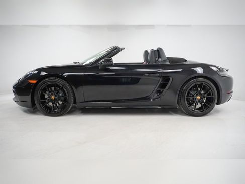 Certified 2025 Porsche 718 Boxster image 2