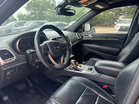Used 2017 Jeep Grand Cherokee Overland AWD/4WD image 9