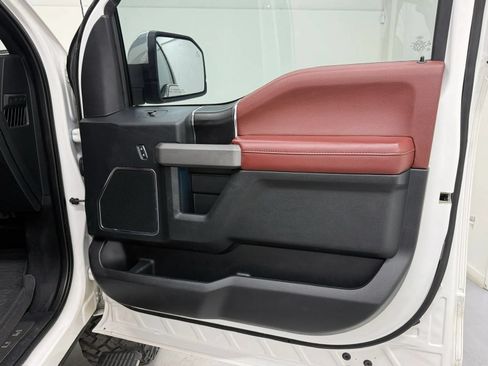 Used 2019 Ford F150 Platinum w/ Equipment Group 701A Luxury AWD/4WD image 31