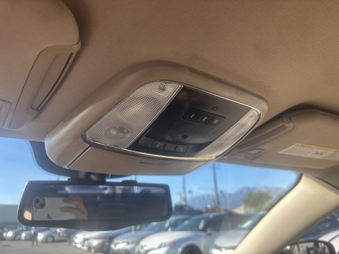 Used 2014 Chrysler 300 C image 22