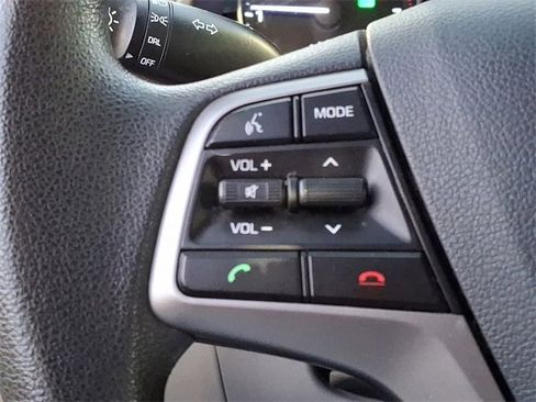 Used 2017 Hyundai Elantra SE w/ Cargo Package image 26