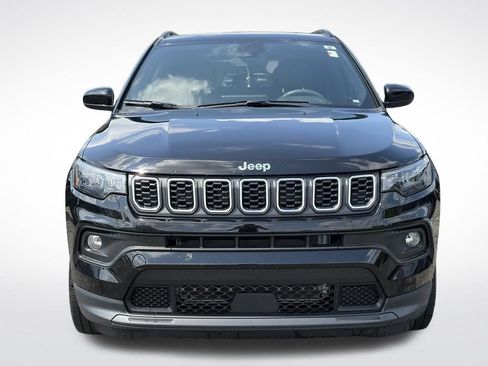 Used 2024 Jeep Compass Latitude AWD/4WD image 3