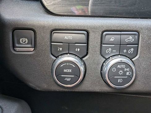 Used 2025 GMC Sierra 1500 SLT AWD/4WD image 31