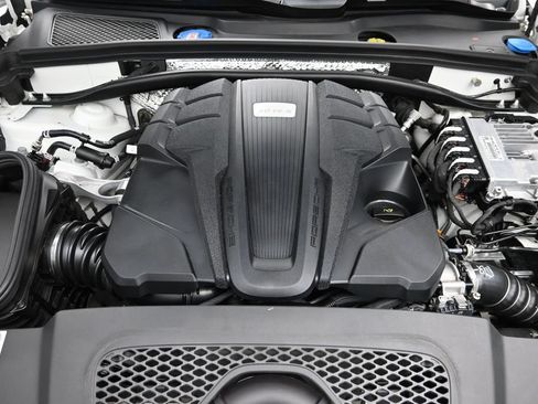 Certified 2021 Porsche Macan S AWD/4WD image 20