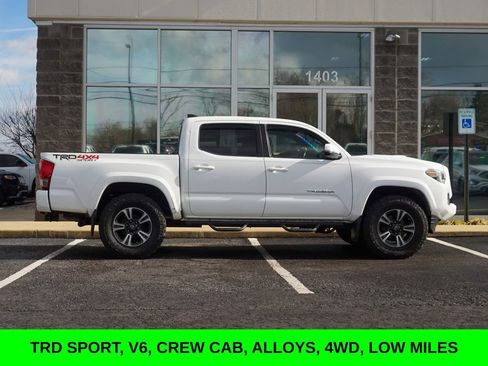 Used 2017 Toyota Tacoma TRD Sport image 2