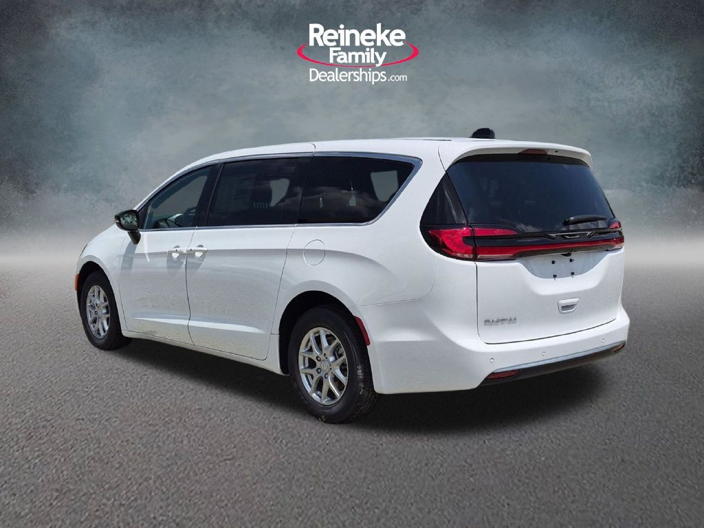 New 2027 Chrysler Pacifica Select w/ Family Tech Group FWD image 8