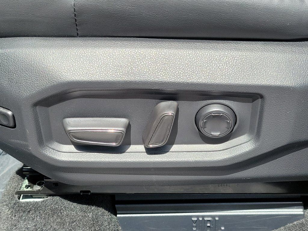 Used 2024 Toyota Sequoia Platinum AWD/4WD image 27