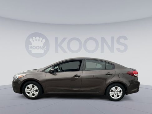 Used 2017 Kia Forte LX image 2