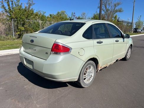 Used 2010 Ford Focus SE FWD image 5