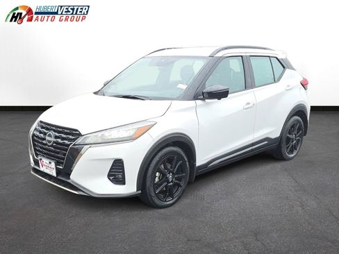 Used 2024 Nissan Kicks SR w/ SR Premium Package image 2