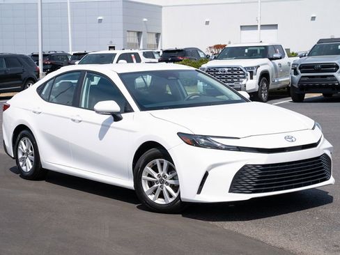 Used 2025 Toyota Camry LE image 1