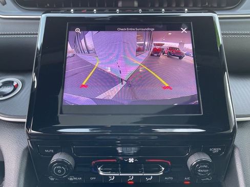 Used 2025 Jeep Grand Cherokee L Laredo image 19