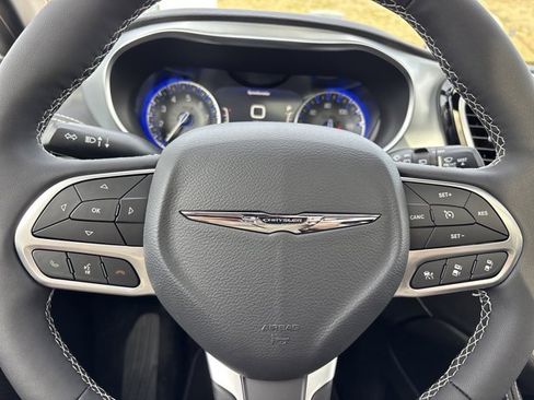 New 2026 Chrysler Pacifica Limited image 29