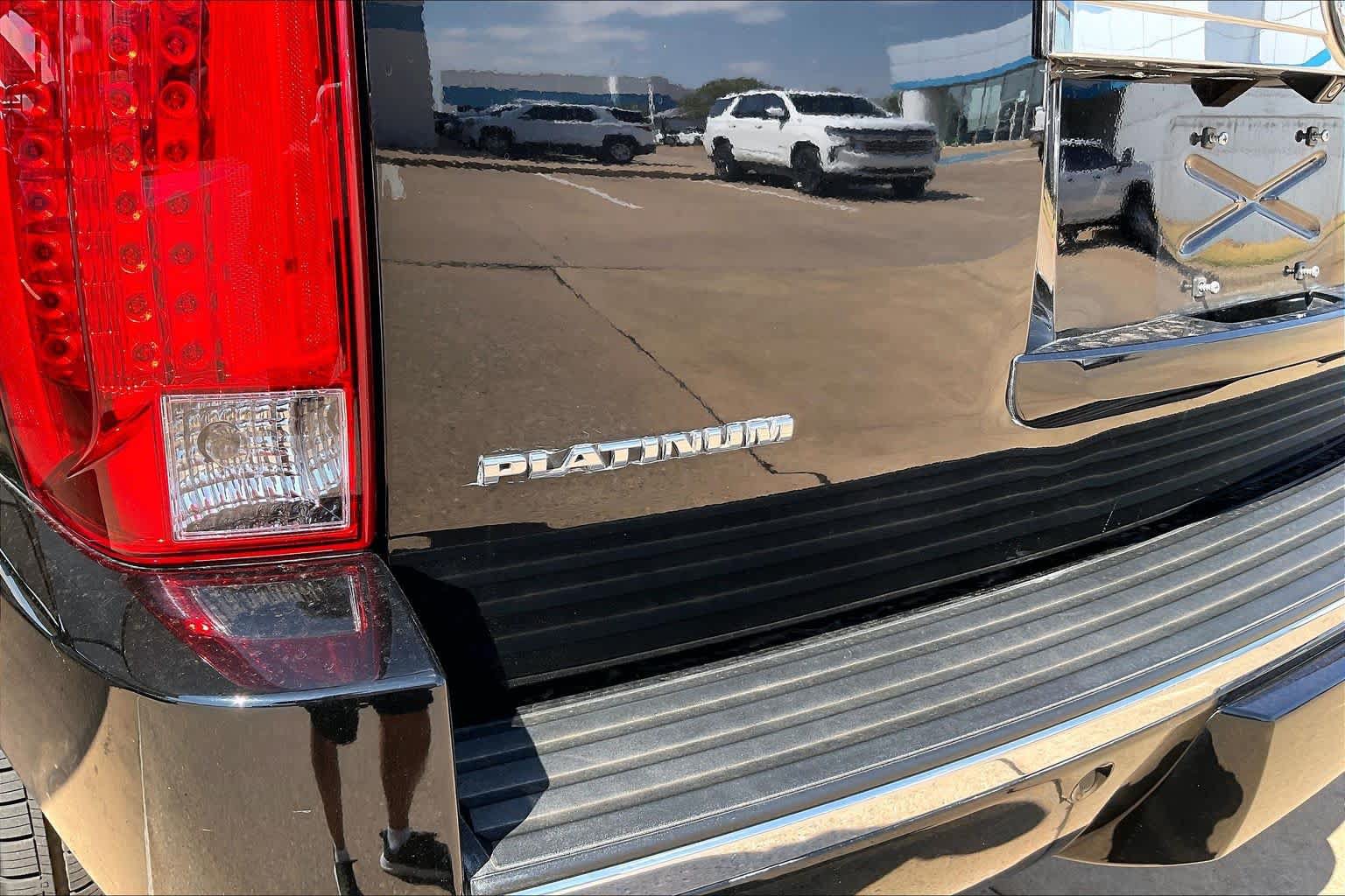 Used 2013 Cadillac Escalade Platinum AWD/4WD image 11