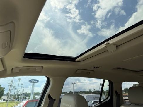 Used 2017 GMC Acadia Denali w/ Technology Package AWD/4WD image 34