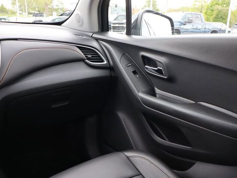 Used 2022 Chevrolet Trax LT w/ Premium Seat Package AWD/4WD image 37
