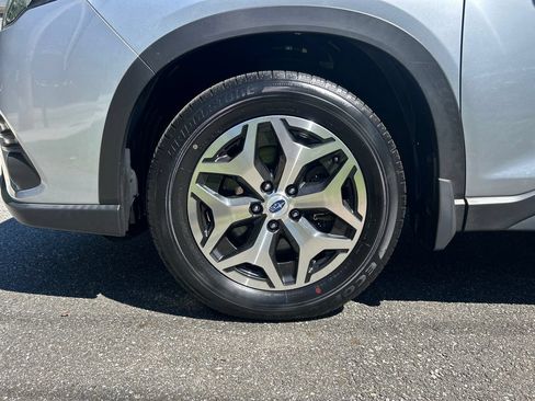 Used 2023 Subaru Forester Premium AWD/4WD image 26