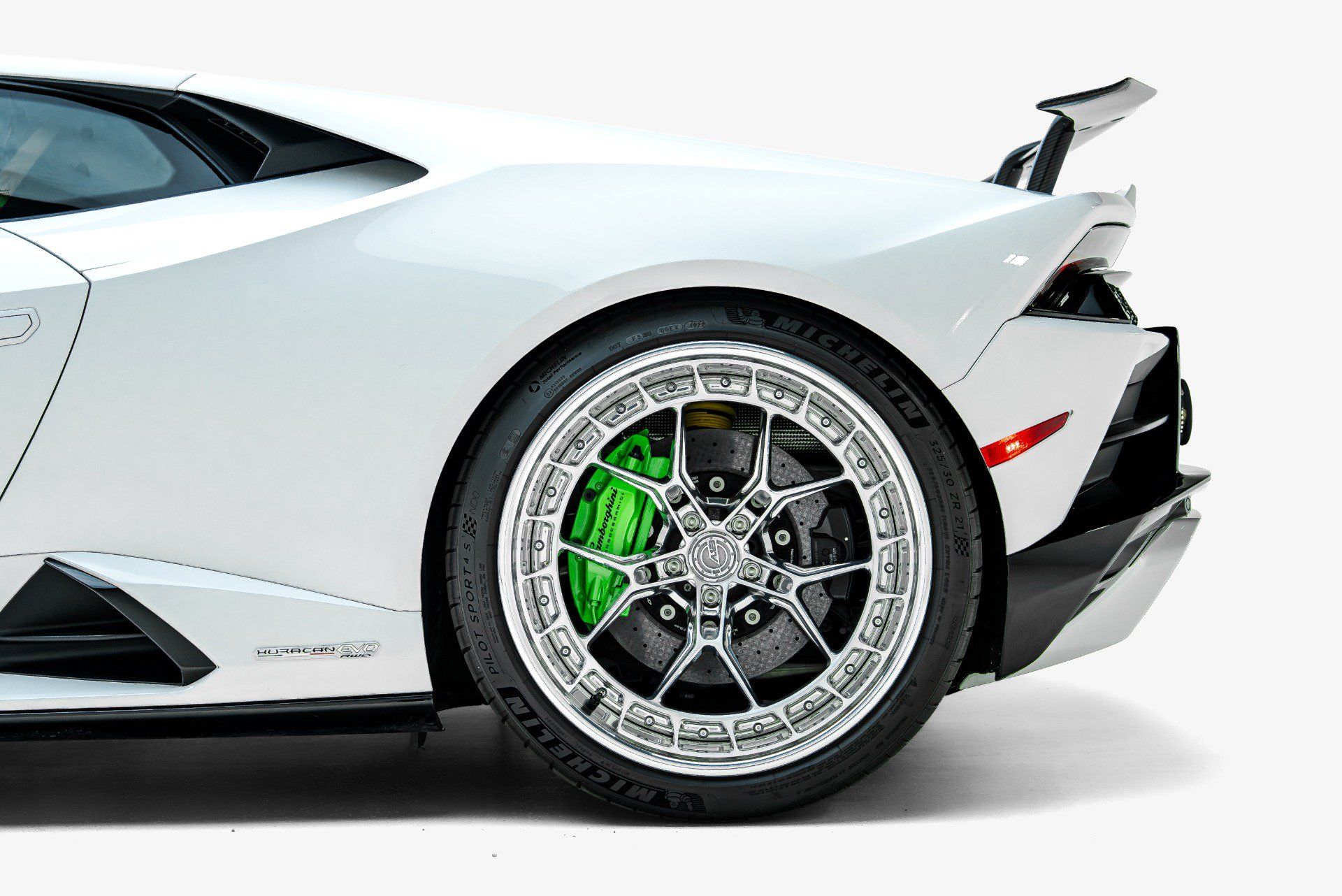 Used 2021 Lamborghini Huracan EVO RWD image 21