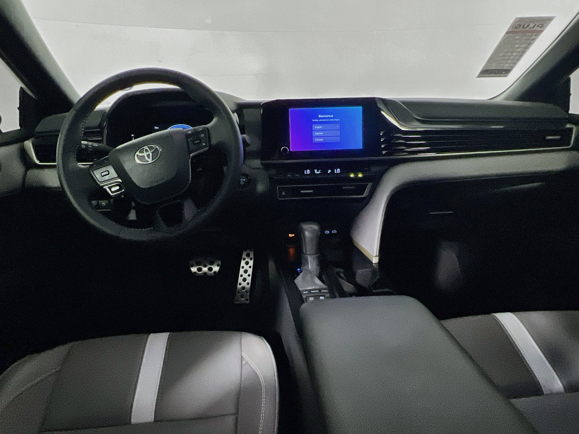 Used 2025 Toyota Camry SE FWD image 29