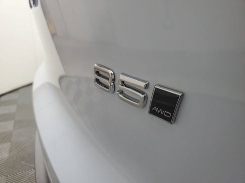 Certified 2026 Volvo XC40 B5 Plus AWD/4WD image 9
