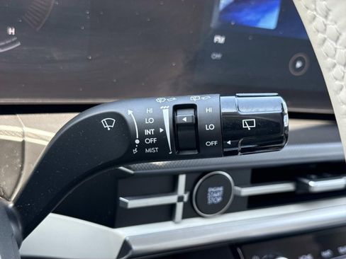 Used 2025 Hyundai Santa Fe SEL AWD/4WD image 16