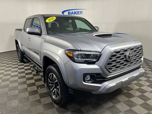 Used 2020 Toyota Tacoma TRD Sport w/ TRD Premium Sport Package AWD/4WD image 8