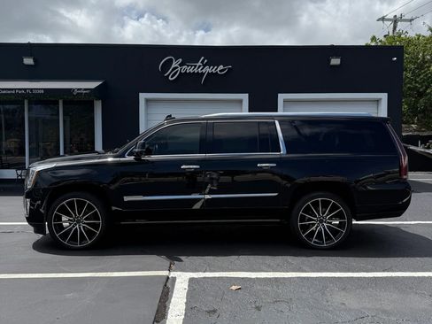 Used 2018 Cadillac Escalade ESV Platinum AWD/4WD image 2