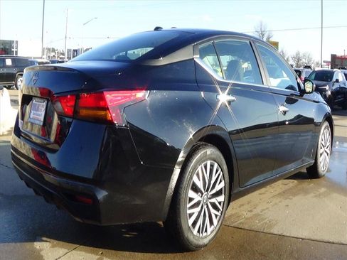 Used 2025 Nissan Altima 2.5 SV image 5