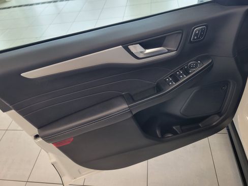 Used 2024 Ford Escape Platinum w/ Premium Technology Package AWD/4WD image 9