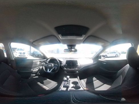 Used 2025 Nissan Altima 2.5 SV FWD image 43