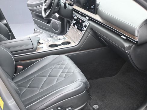 Used 2025 Genesis GV80 3.5T Prestige image 9